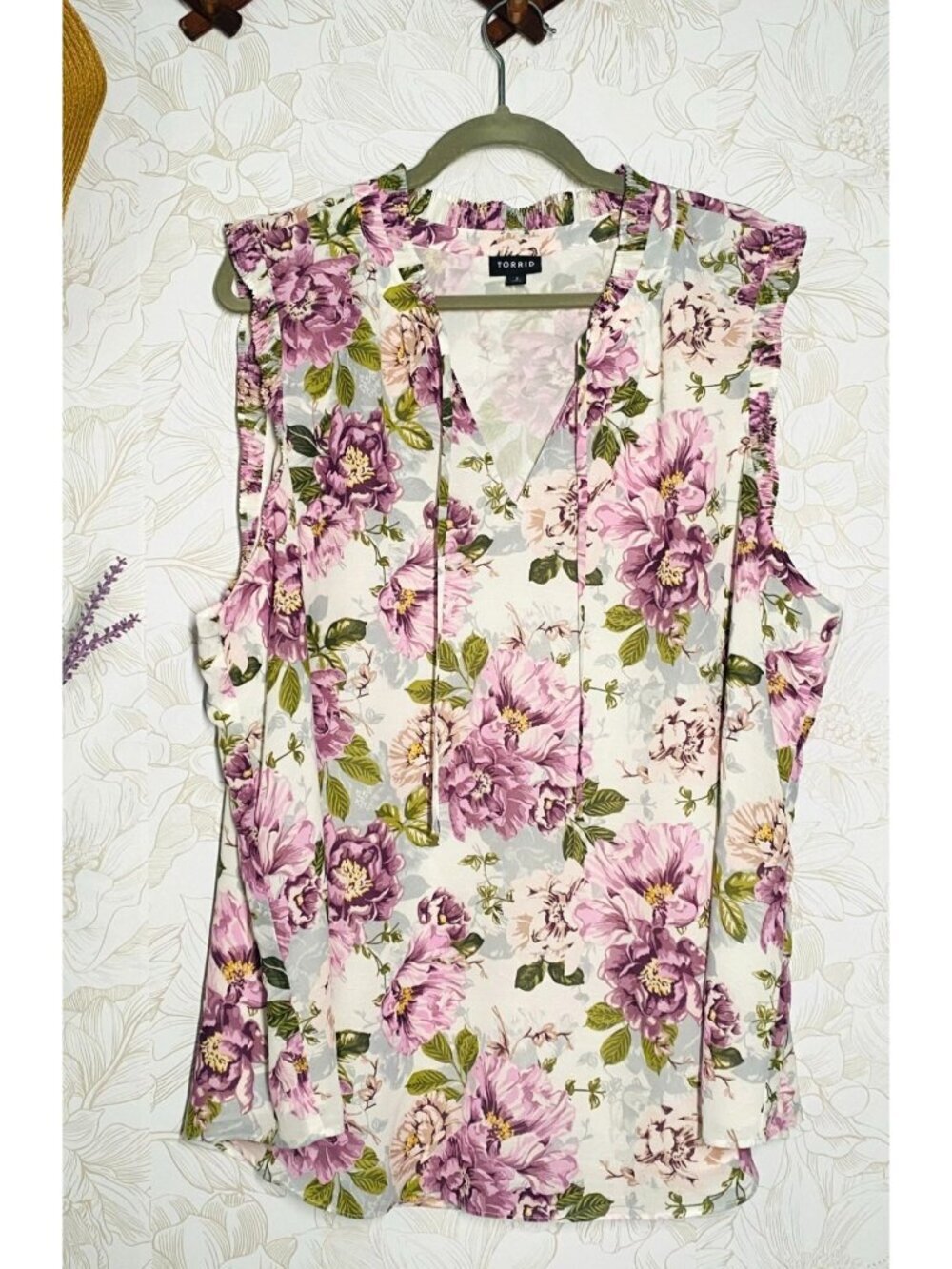 Floral Sleeveless Blouse With Ruffle Trim & Keyhole Neckline Size 3 Torrid